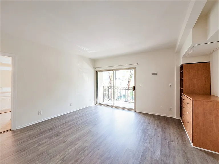 8219 Redlands St — Photo 15