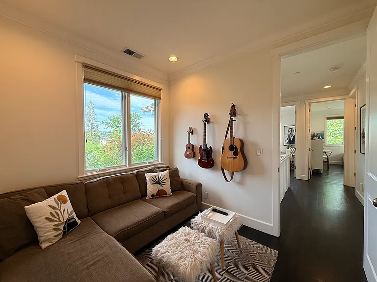 7 Locust Ave — Photo 16