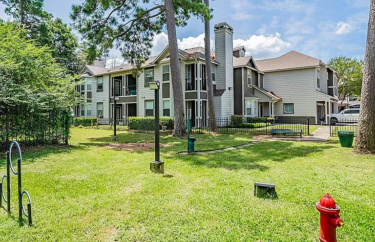 Bala Woods at Kingwood Apartments — Photo 19
