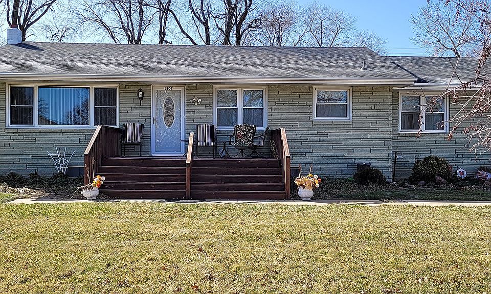 1107 L St, Fairbury, NE 68352 Zillow