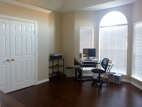 2nd image of 4402 Lakehill Dr