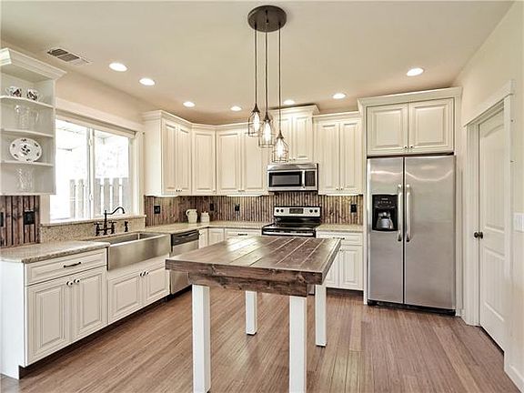 3rd image of 111 Lei Ct