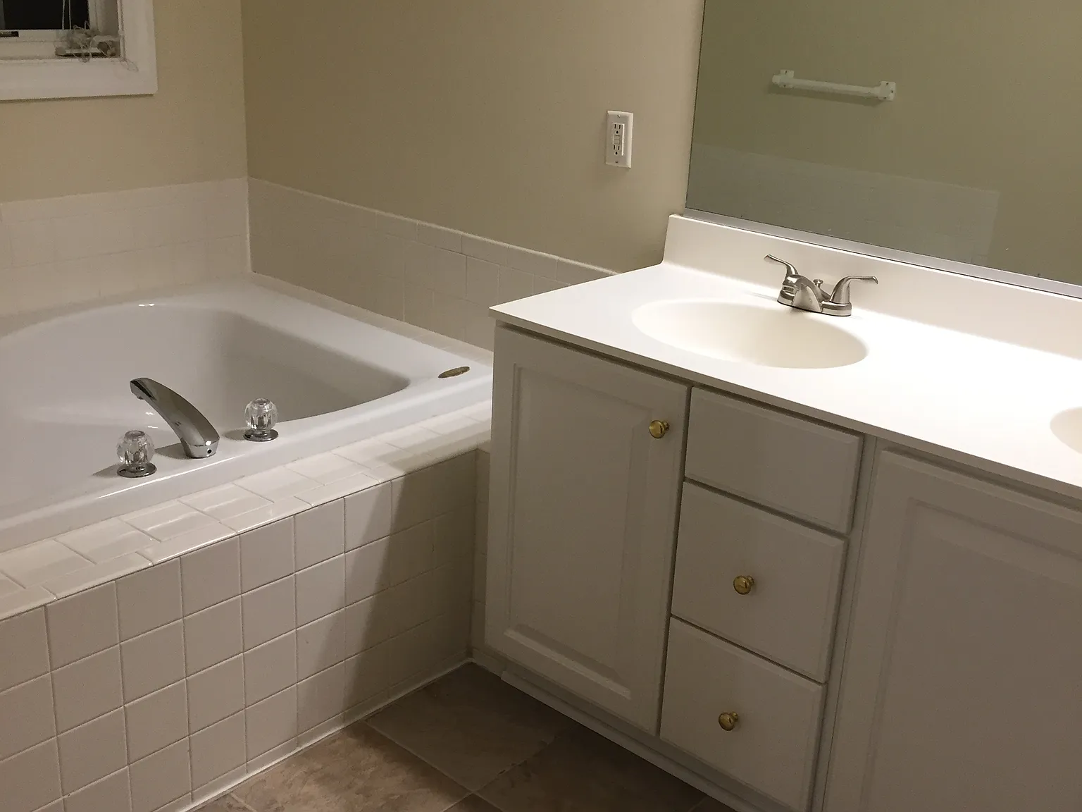 3 bed, 2261 sqft, $3,000 — Photo 3