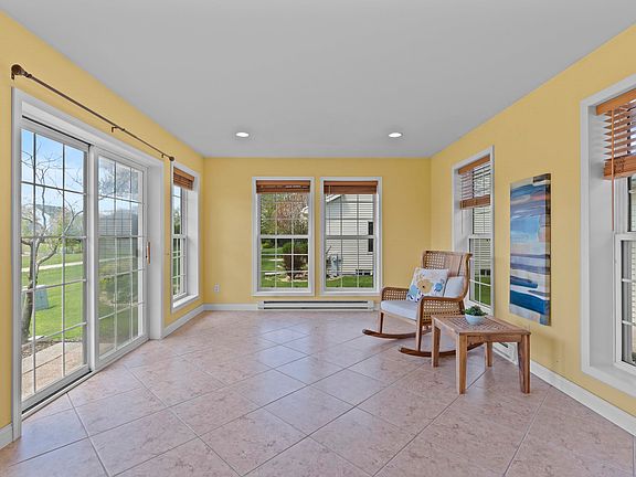 4th image of 3219 E Fallcreek Ln