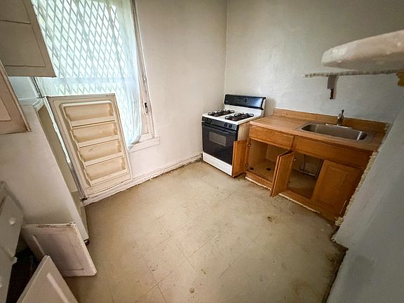 4th image of 617 E 179th St APT 4B