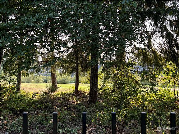 3rd image of 4317 Campus Drive NE