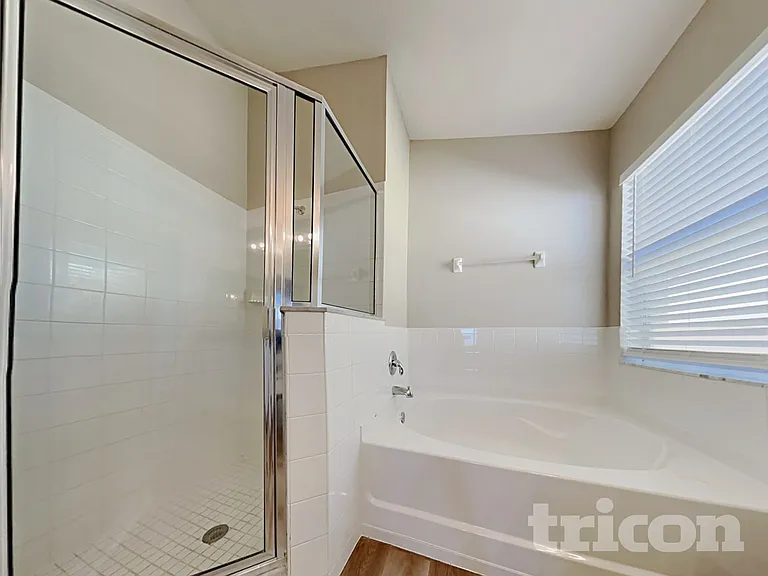 10041 Creek Bluff Dr — Photo 7