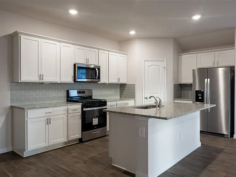 401 Abbey Ln — Photo 4