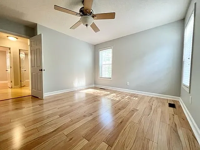 400 Sandhills Cir — Photo 5