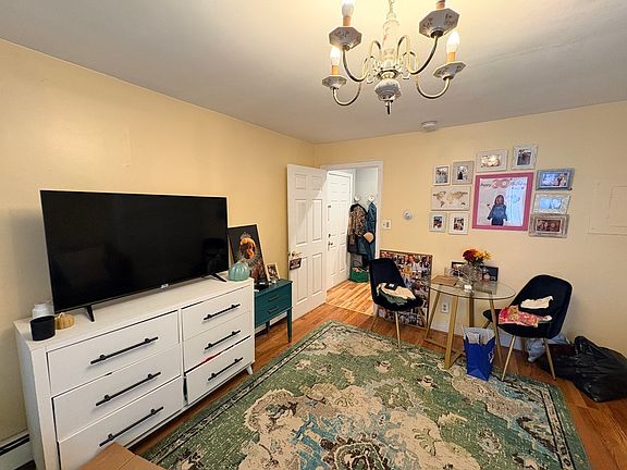 4th image of 176 W 6th St Floor 1