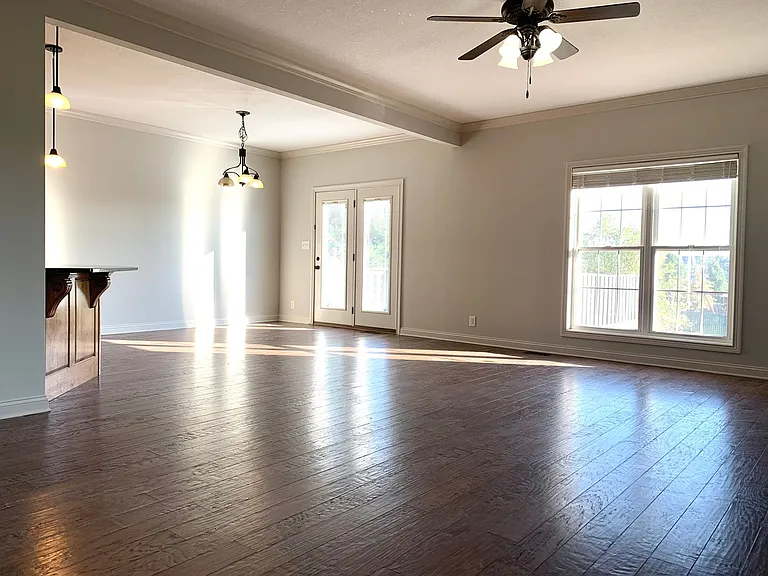 1533 Edgewater Ln — Photo 10