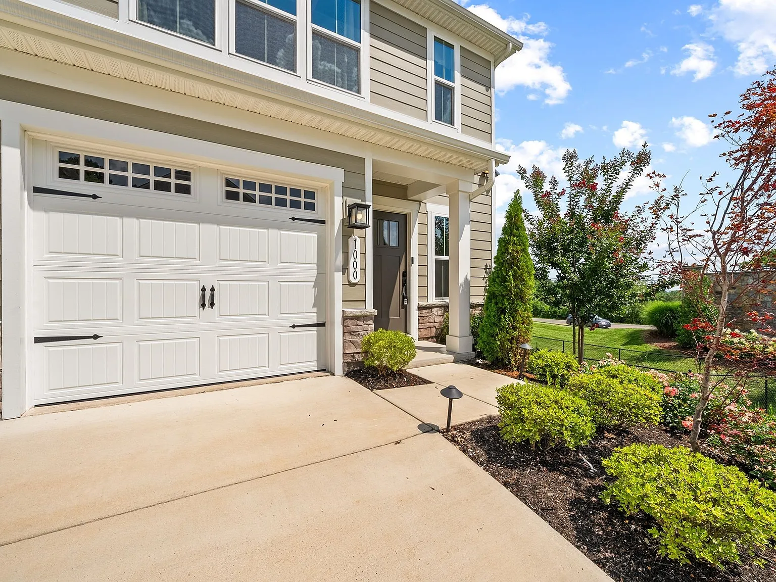 3 bed, 2.5 bath, 1976 sqft, $2,750 — Photo 1
