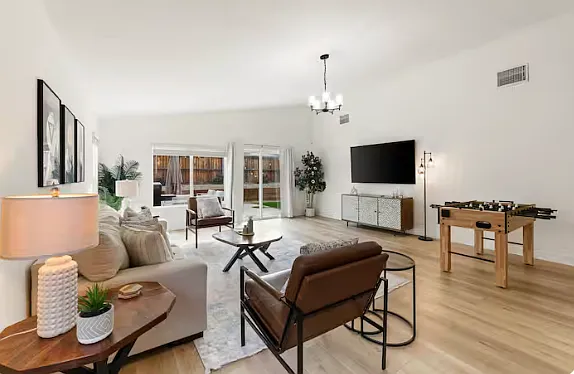 4 bed, 2025 sqft, $4,000 — Photo 3