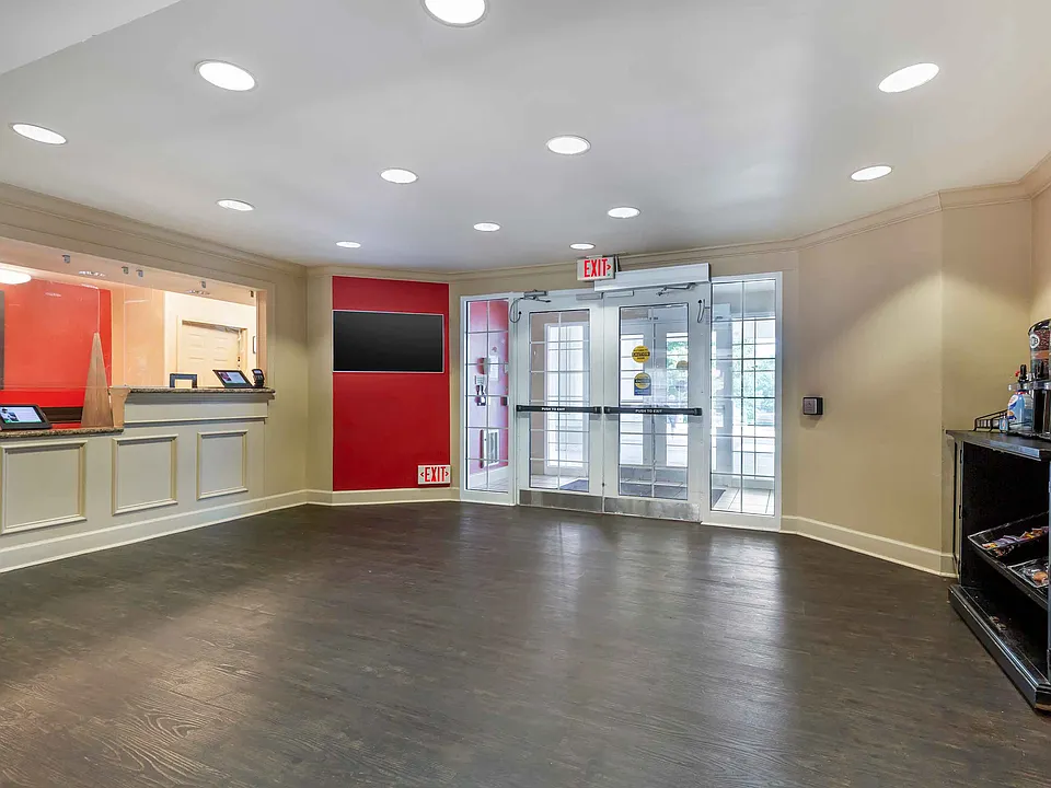 Lobby and Guest Check-in