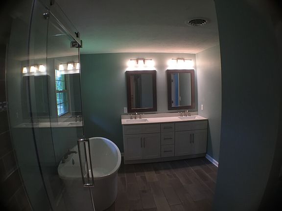 4th image of 8105 W Greenview Dr