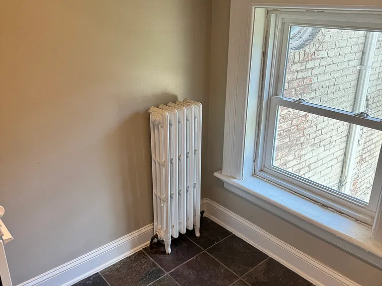 207 Plymouth Ave S #9 — Photo 6