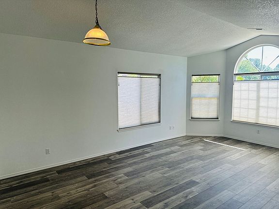 3rd image of 16018 NE 72nd Cir