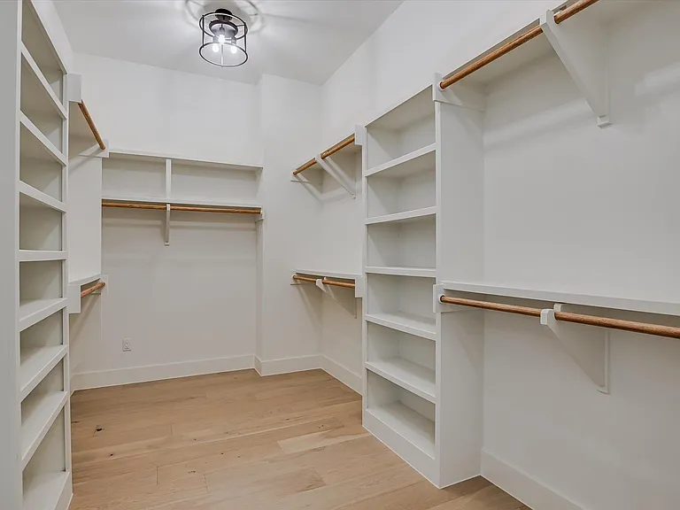 935 Wesley Ridge Dr — Photo 24