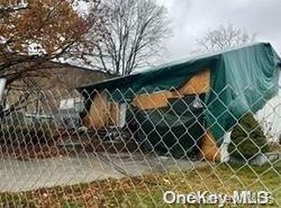 93 Robbins Ln, Syosset, NY 11791