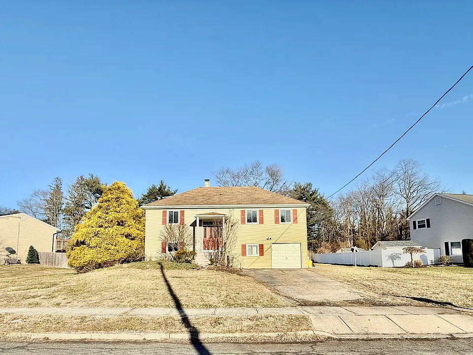 8 Hampton Dr