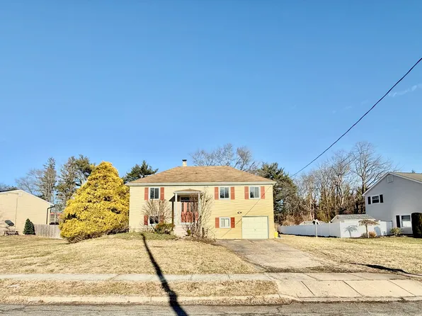 8 Hampton Dr, Jackson, NJ 08527