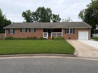 16 Inglewood Dr, Hampton, VA 23666