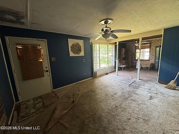 4th image of 2894 Woodside Dr