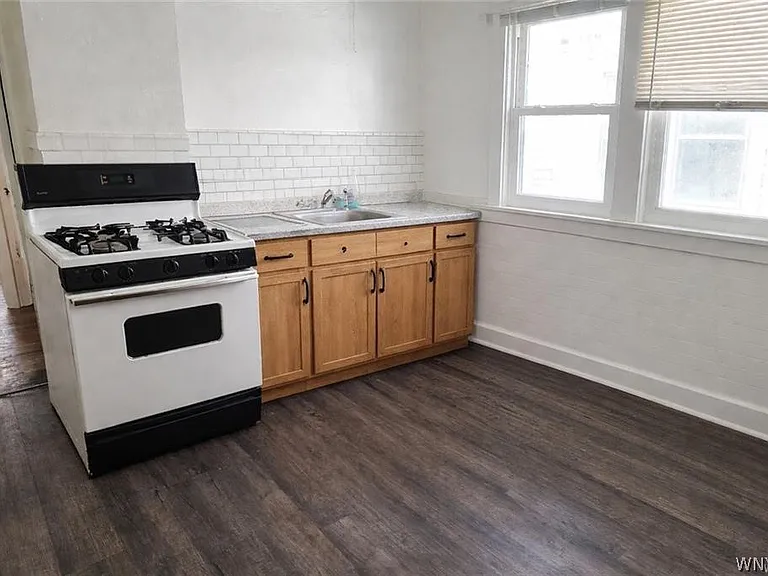 196 Englewood Ave #UPPER — Photo 2
