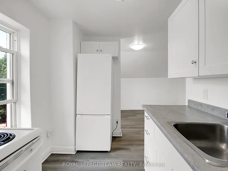 4 Eccles St #5 — Photo 25