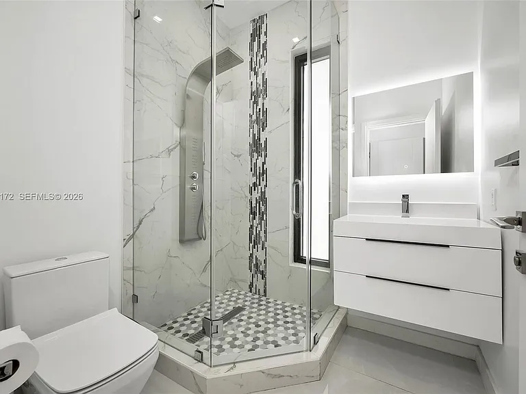 2516 NE 21st St #B — Photo 19