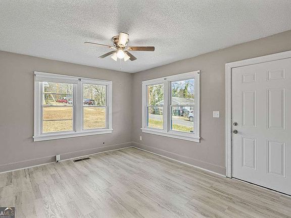 2nd image of 40 Clervue Cir NE