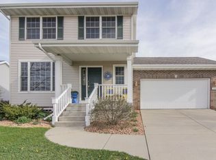 3200 Bookham Dr, Sun Prairie, WI 53590