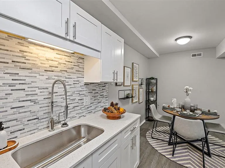 Residences at Grand Blanc Apartments - Grand Blanc, MI — Photo 4