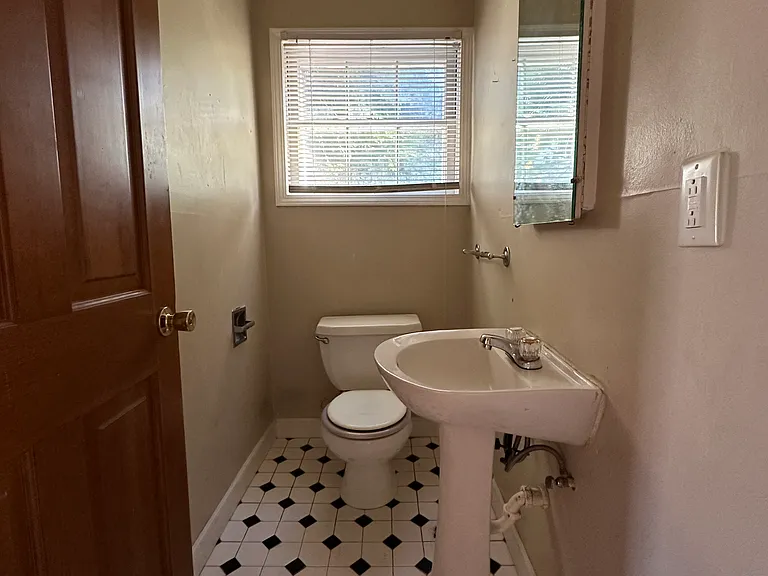 2509 Erskine Blvd — Photo 6