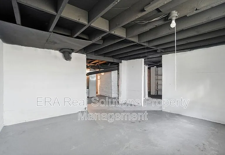 394 S Guilford Ave — Photo 32