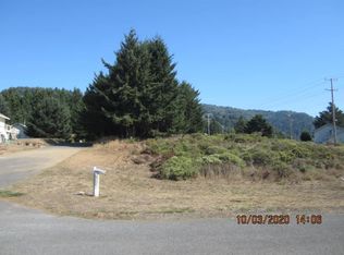 8 Sea Crest Rd, Whitethorn, CA 95589