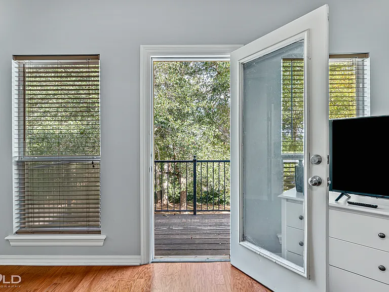 8915 Glenmora Dr — Photo 17