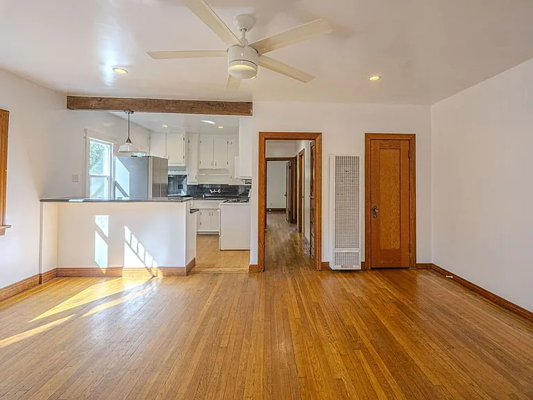 223 California Ave — Photo 4