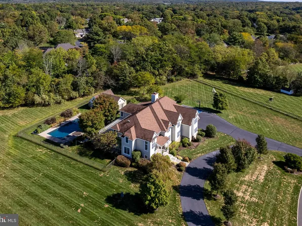 23 Tara Way, Pennington, NJ 08534