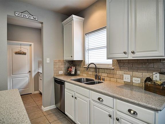 4th image of 1101 Johnson Dr