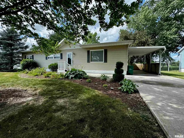 118 James Dr, Macomb, IL 61455