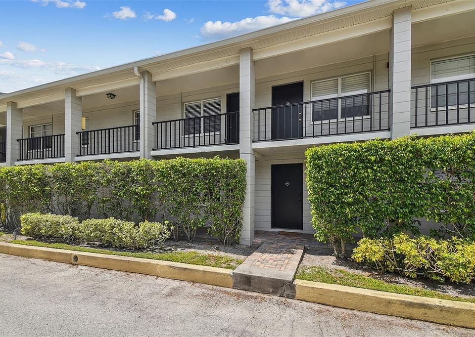 1st image of 5221 BAYSHORE BOULEVARD #28