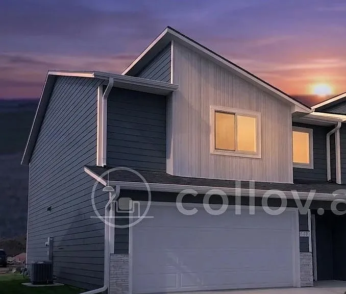 1407 Thatcher St — Photo 1