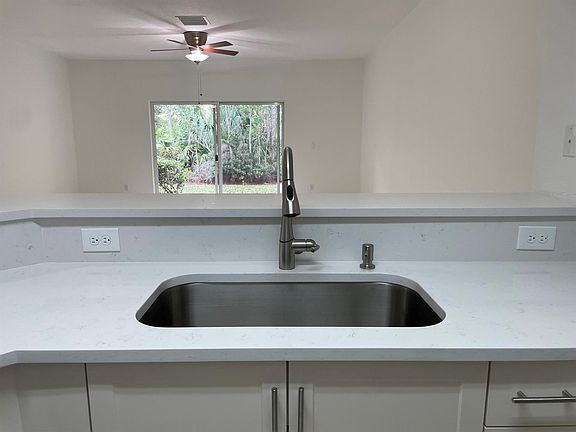 5th image of 5071 SE Mariner Garden Cir