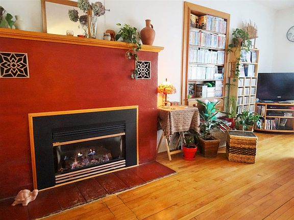 3rd image of 48465 Lincoln St