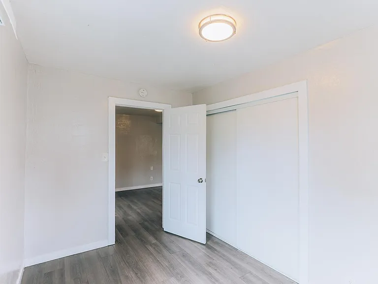 1401 Campbell St — Photo 10