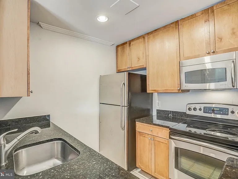 75 S Reynolds St #403 — Photo 13
