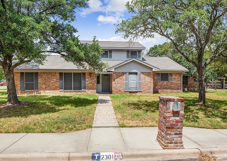 1st image of 2301 Briar Oaks Dr
