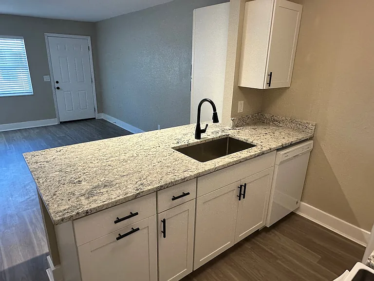 1462 Hamlet Ave #5 — Photo 7