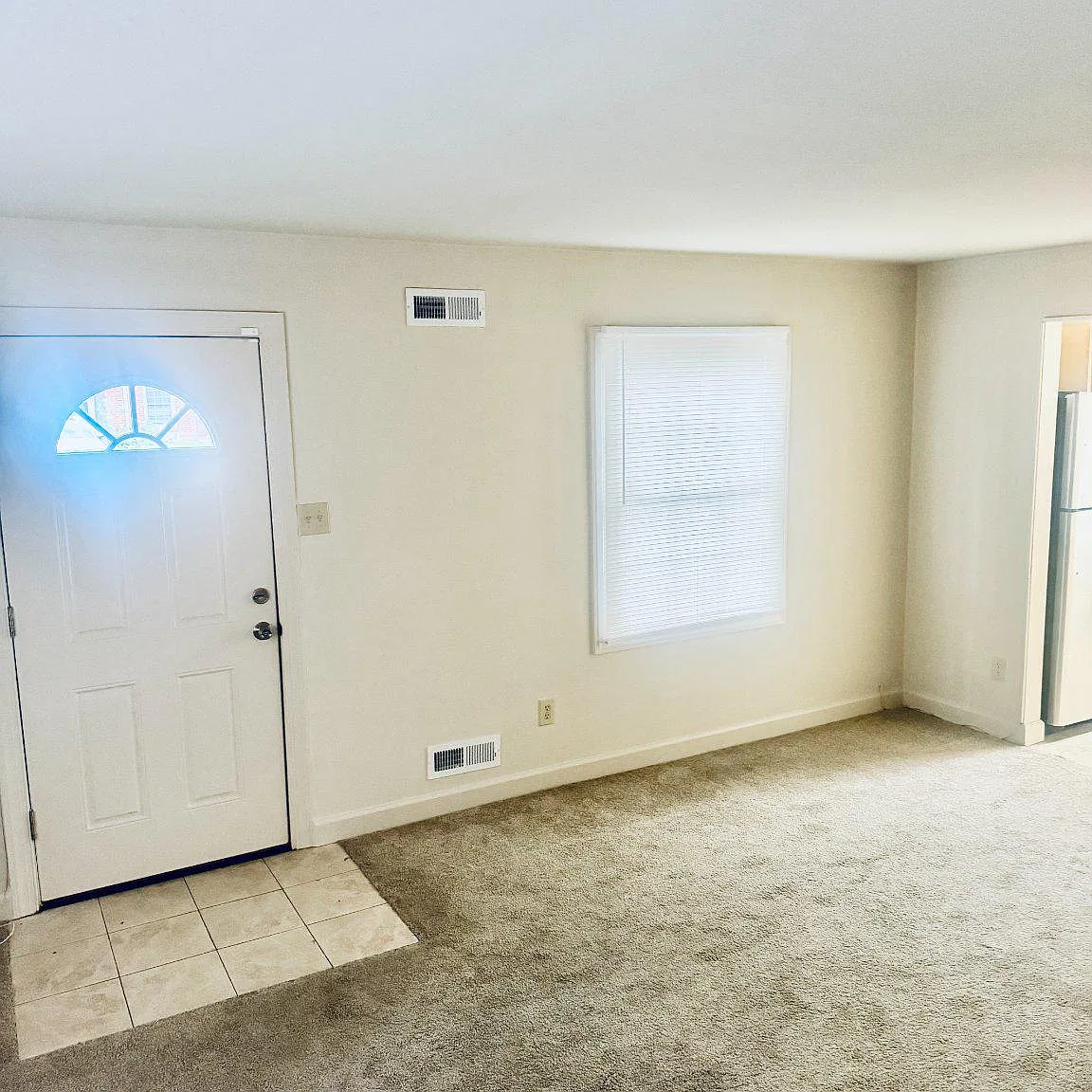 Warfield Condominium — Photo 4